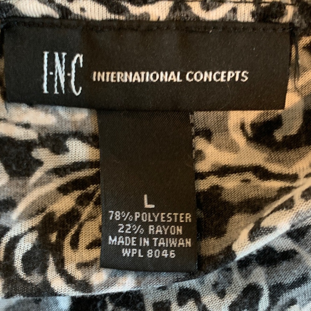 INC International Concepts Black and White Paisley Blouse - Picture 2 of 4